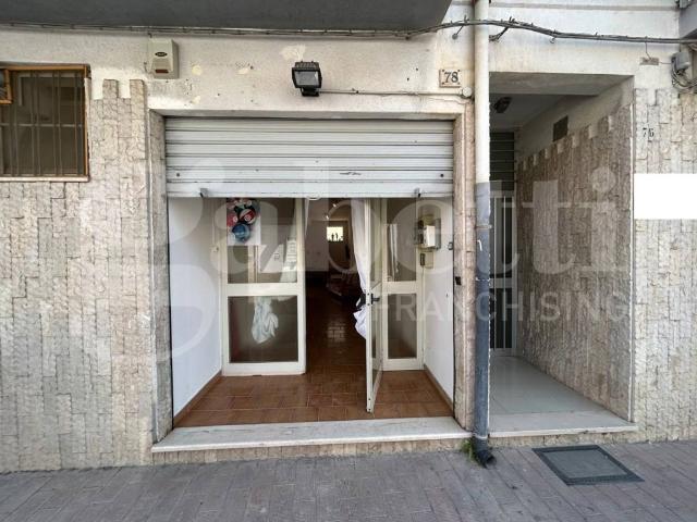 Locale Commerciale in vendita a Puglia, Barletta-andria-trani