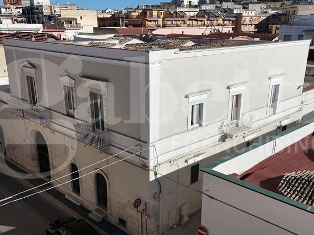 Locale Commerciale in vendita a Puglia, Barletta-andria-trani