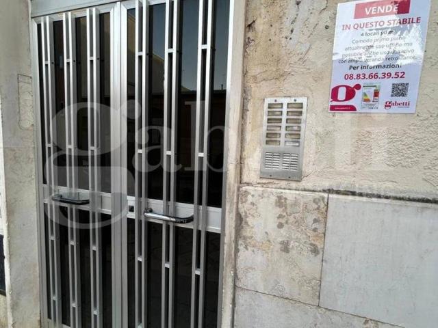Locale Commerciale in vendita a Puglia, Barletta-andria-trani