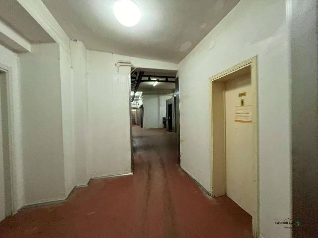 Locale Commerciale in vendita a Val d’Enza, Re