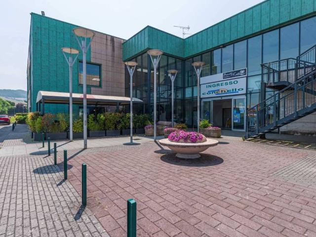Locale Commerciale in vendita a Val d’Enza, Re