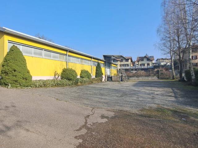 Locale Commerciale in vendita a Comunità Montana del Piambello, Cantello