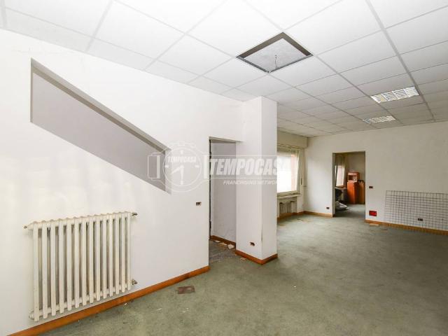 Locale Commerciale in vendita a Vighizzolo, Cantù