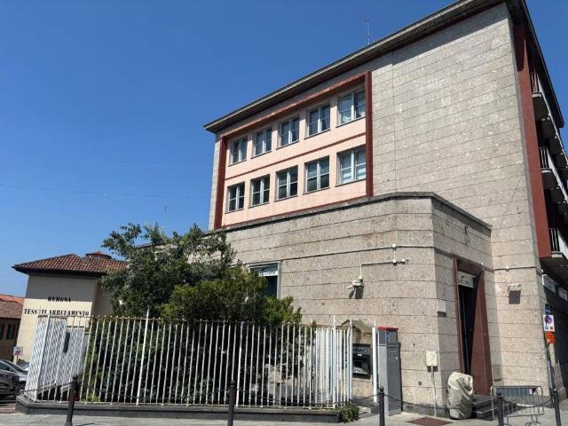 Locale Commerciale in vendita a Villaggio Trieste, Cantù