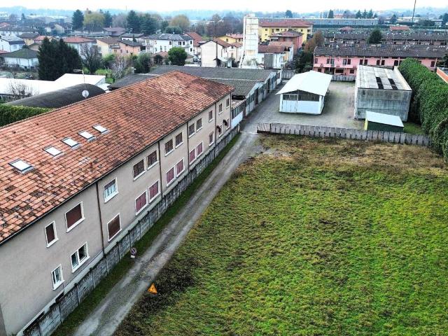 Locale Commerciale in vendita a Vighizzolo, Cantù