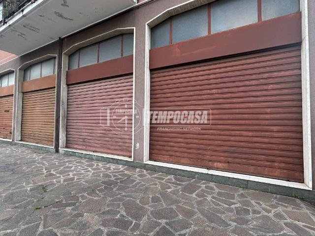 Locale Commerciale in vendita a Vighizzolo, Cantù