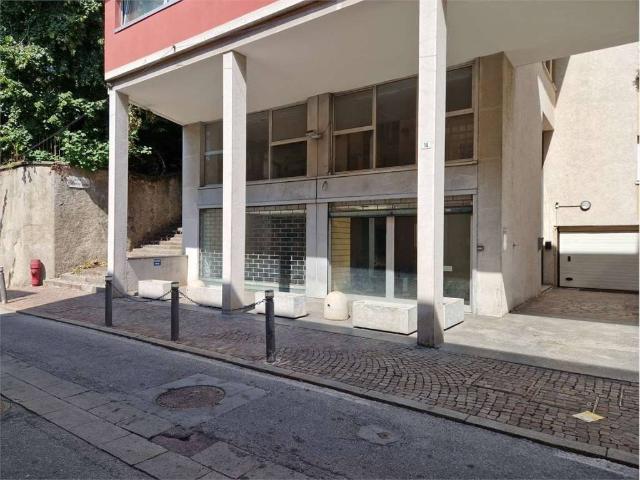 Locale Commerciale in vendita a Villaggio Trieste, Cantù