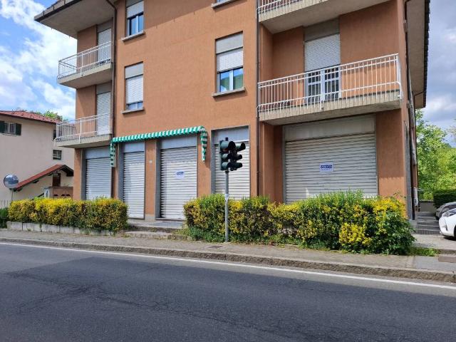 Locale Commerciale in vendita a Senna Comasco, Lombardia