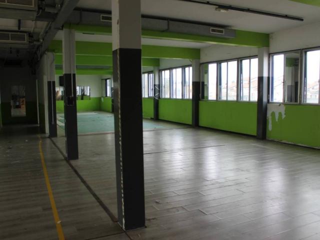 Locale Commerciale in vendita a Vighizzolo, Cantù