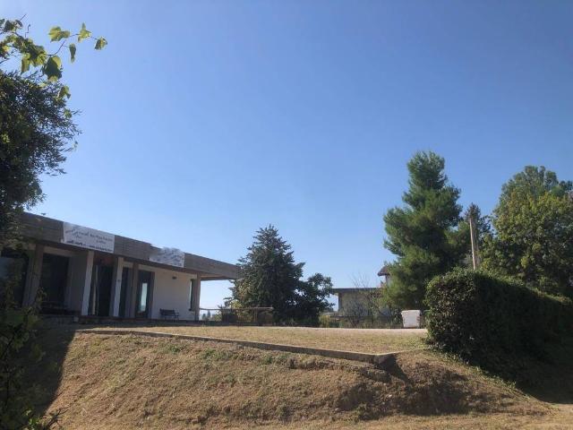 Locale Commerciale in vendita a Canzano, Abruzzo