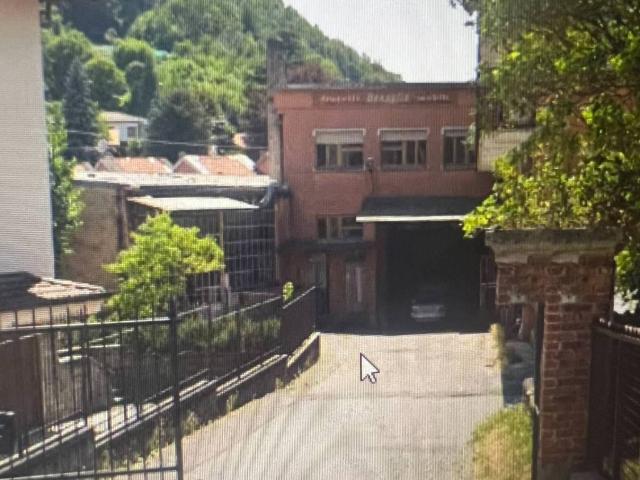 Locale Commerciale in vendita a Caravaggio, Canzo