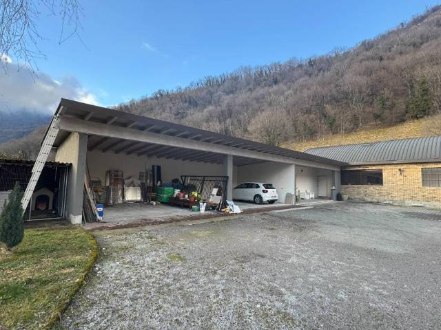Locale Commerciale in vendita a San Francesco, Canzo