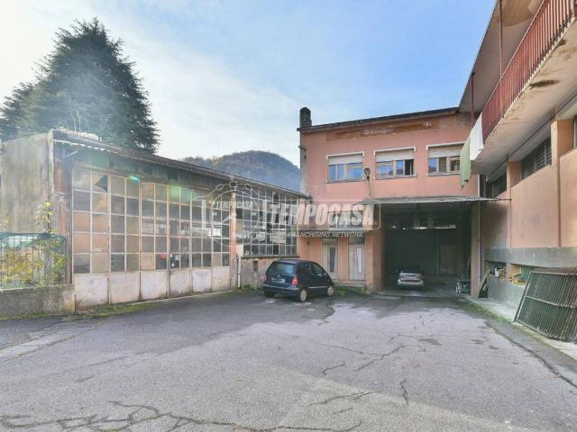 Locale Commerciale in vendita a Caravaggio, Canzo