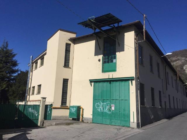 Locale Commerciale in vendita a Caravaggio, Canzo