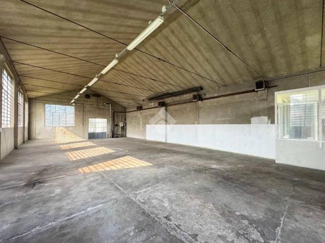 Locale Commerciale in vendita a Caorso, Reggio Emilia