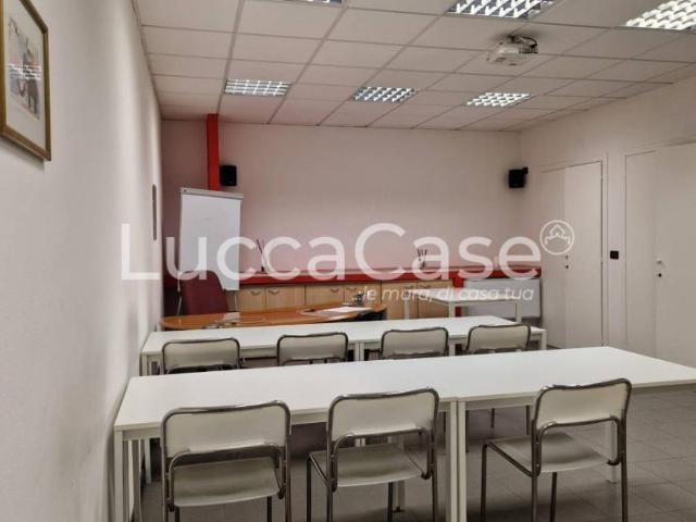 Locale Commerciale in vendita a San Colombano, Capannori