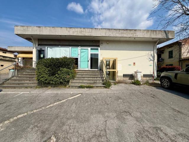 Locale Commerciale in vendita a San Colombano, Capannori
