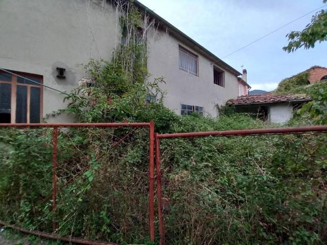 Locale Commerciale in vendita a Tofori, Capannori