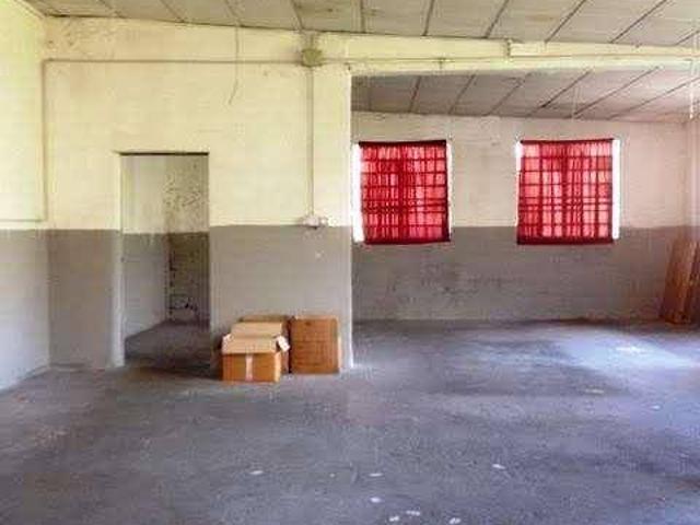Locale Commerciale in vendita a Camigliano, Capannori