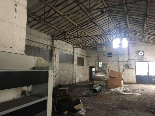 Locale Commerciale in vendita a Tassignano, Capannori
