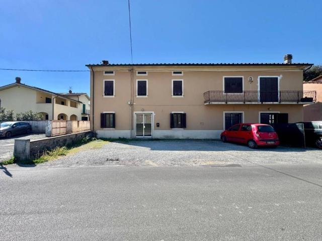 Locale Commerciale in vendita a Capannori, Toscana