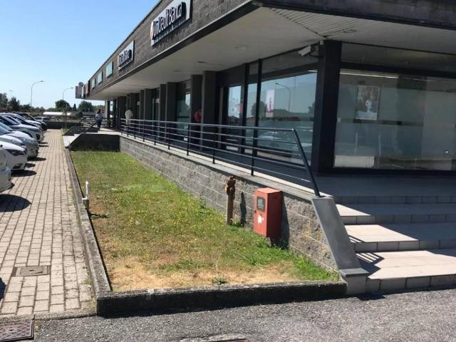 Locale Commerciale in vendita a Zone, Capannori