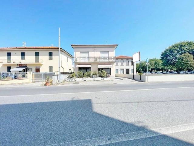 Locale Commerciale in vendita a Capannori, Toscana