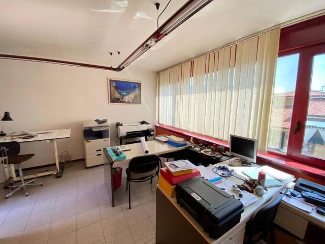 Locale Commerciale in vendita a Capannori, Toscana