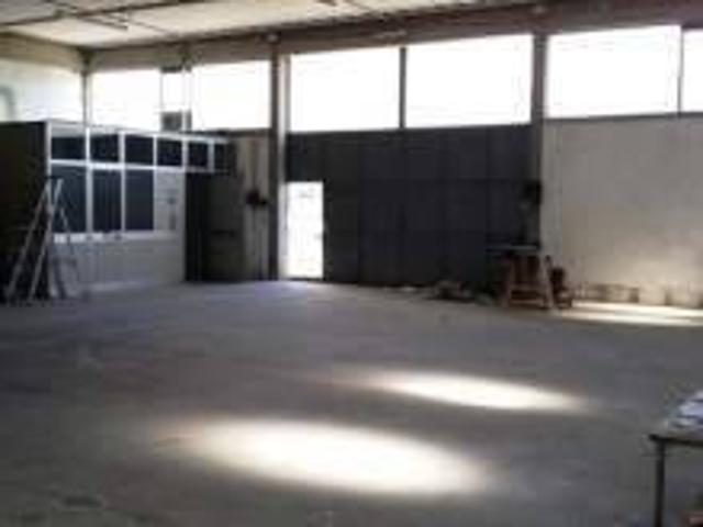 Locale Commerciale in vendita a Camigliano Santa Gemma, Capannori