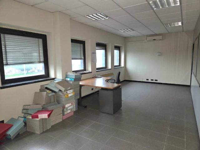 Locale Commerciale in vendita a San Colombano, Capannori