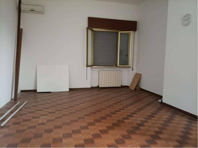 Locale Commerciale in vendita a Marlia, Capannori