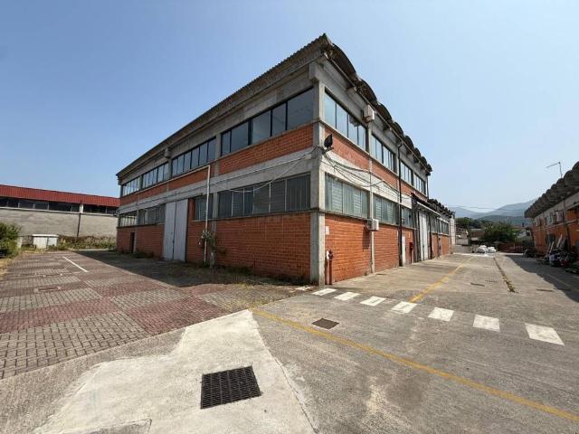 Locale Commerciale in vendita a Capannori, Toscana