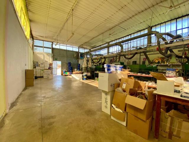 Locale Commerciale in vendita a San Colombano, Capannori