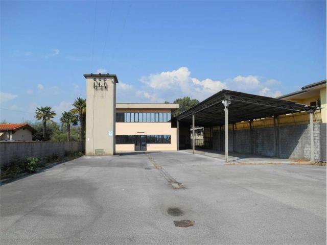 Locale Commerciale in vendita a Capannori, Toscana