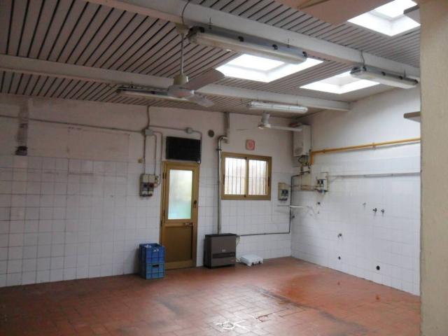 Locale Commerciale in vendita a Camigliano Santa Gemma, Capannori
