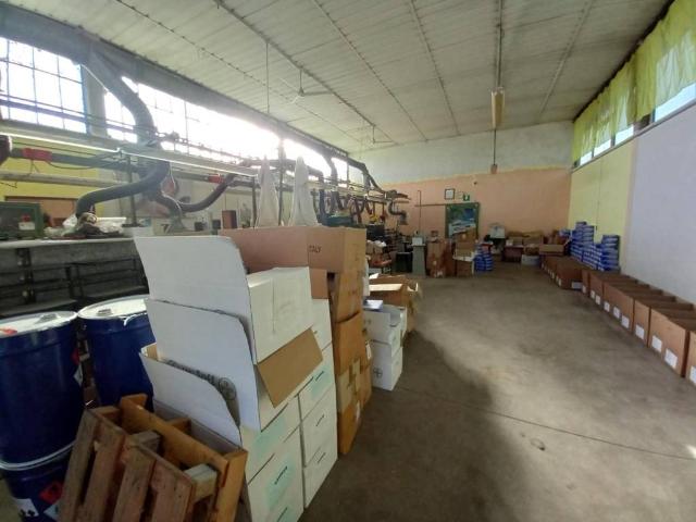 Locale Commerciale in vendita a Capannori, Toscana