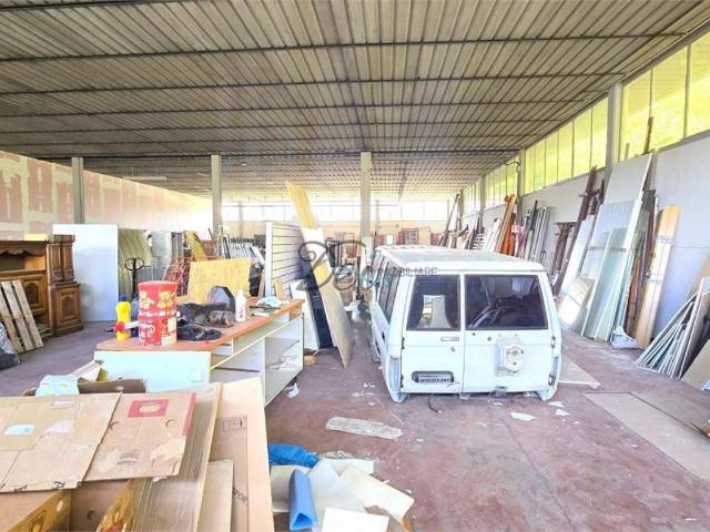 Locale Commerciale in vendita a Camigliano, Capannori