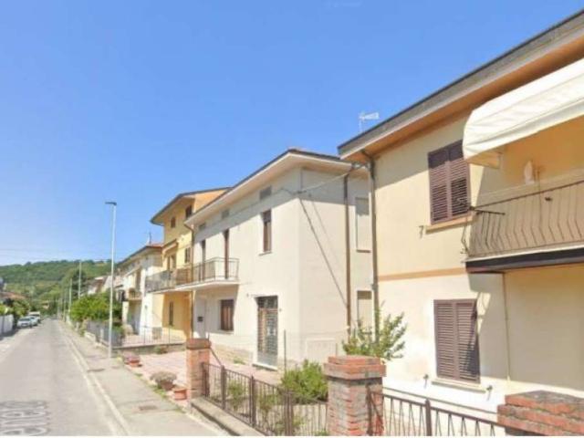 Locale Commerciale in vendita a San Martino Soprarno, Capolona