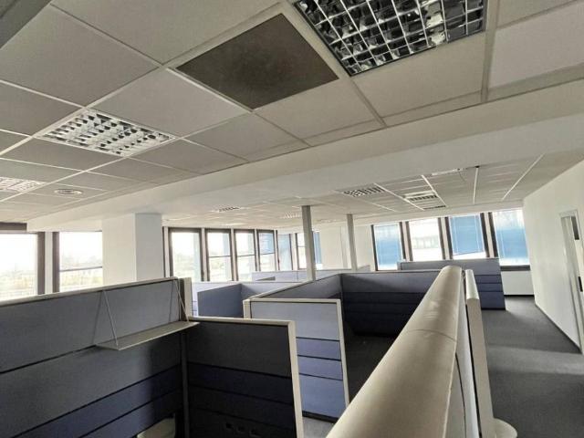 Locale Commerciale in vendita a Agrate Brianza, Lombardia