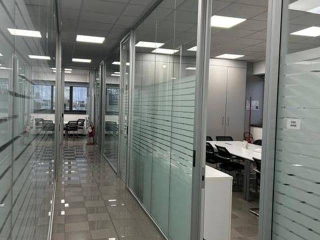 Locale Commerciale in vendita a Caponago, Lombardia
