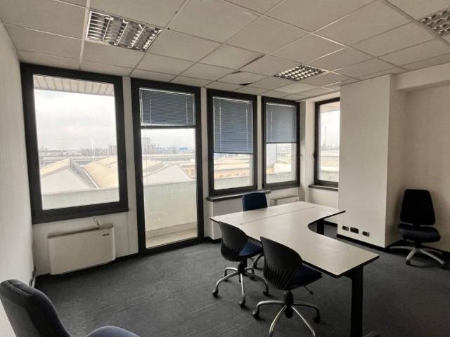 Locale Commerciale in vendita a Agrate Brianza, Lombardia