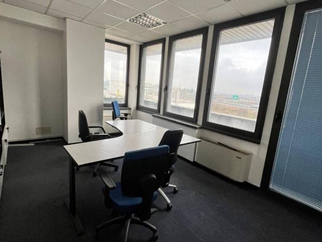 Locale Commerciale in vendita a Agrate Brianza, Lombardia
