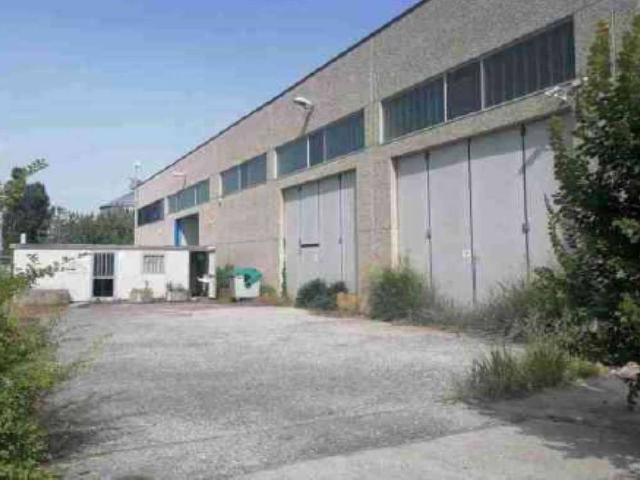 Locale Commerciale in vendita a Cappella De' Picenardi, Lombardia
