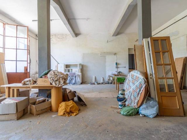 Locale Commerciale in vendita a Limite sull'Arno, Capraia