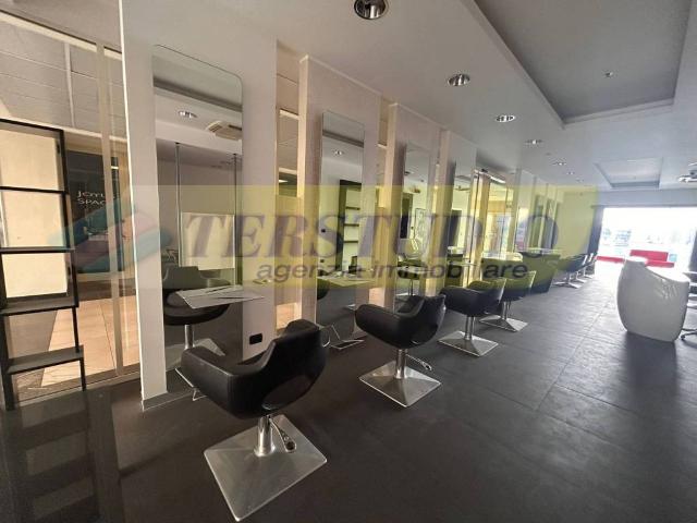 Locale Commerciale in vendita a Capriate San Gervasio, Lombardia