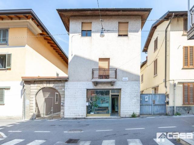 Locale Commerciale in vendita a Capriate, Capriate San Gervasio