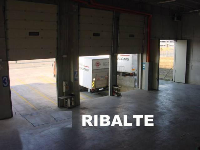 Locale Commerciale in vendita a Capriate San Gervasio, Lombardia