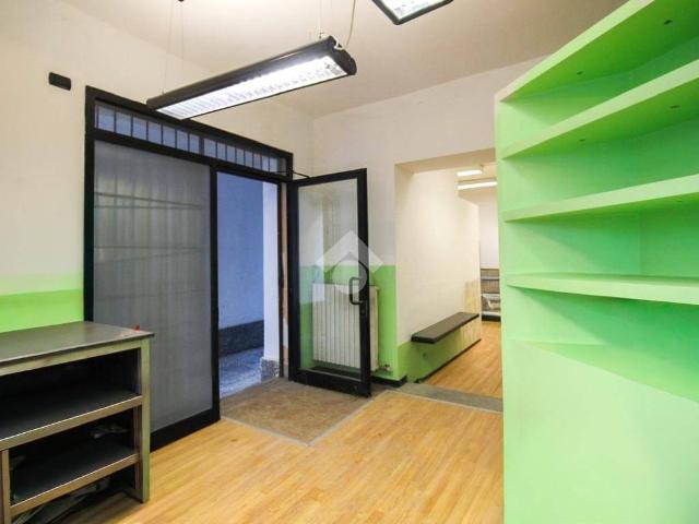 Locale Commerciale in vendita a Capriate San Gervasio, Lombardia