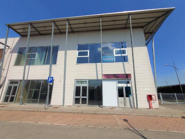 Locale Commerciale in vendita a Capriate San Gervasio, Lombardia