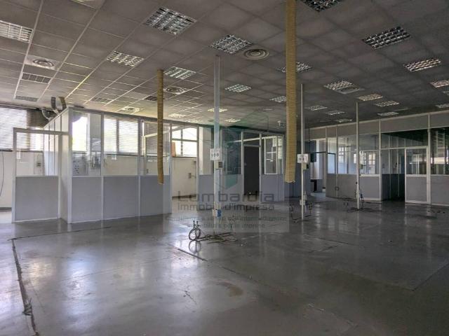 Locale Commerciale in vendita a Capriate, Capriate San Gervasio